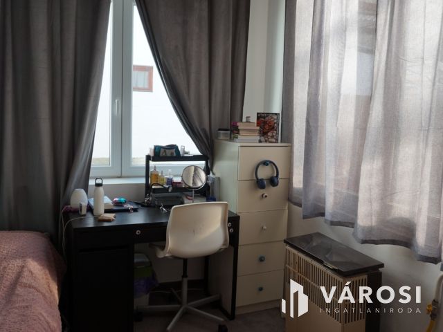 Impozáns belvárosi lakás saját kertrésszel