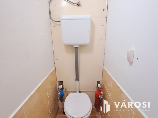 Egyetemközeli 2 erkélyes panel lakás eladó