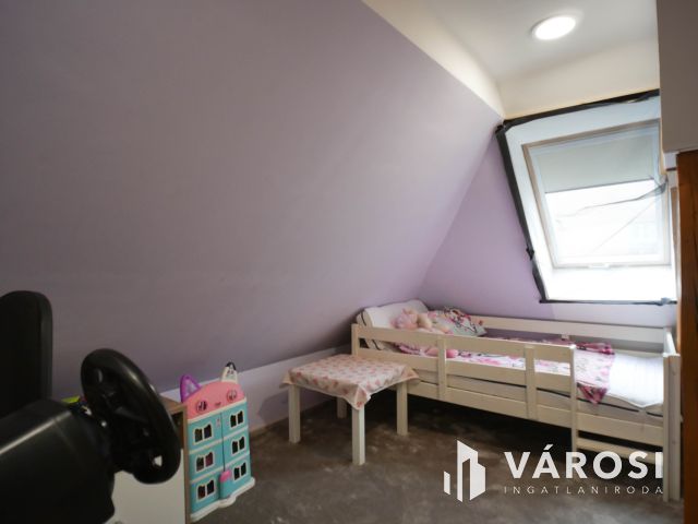 108 m²-es különleges otthon saját udvarral
