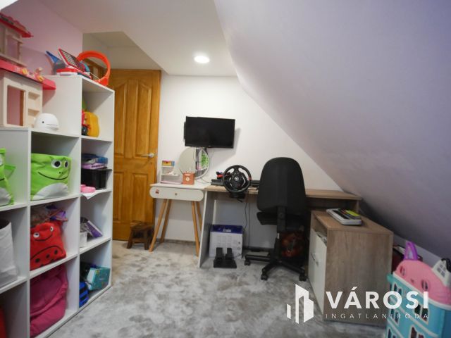 108 m²-es különleges otthon saját udvarral