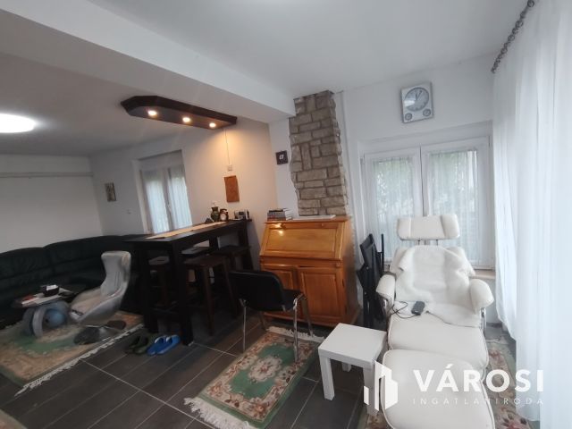 Eladó Tasson hangulatos vizparti nyaraló saját stéggel!