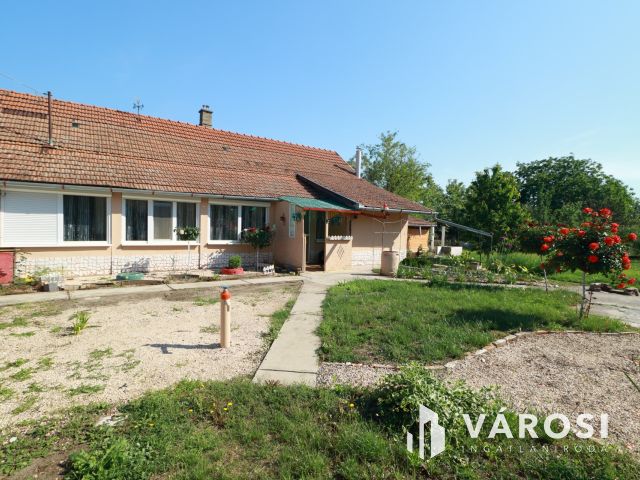Tótkomlósi családi ház