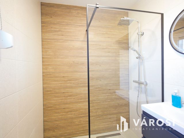 A makói közpot csak egy kőhajításnyira