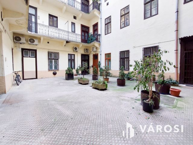 Nyugati közeli, felújított, földszinti, 36 m2-es iroda kiadó