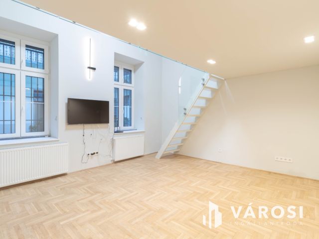 Nyugati közeli, felújított, földszinti, 36 m2-es iroda kiadó