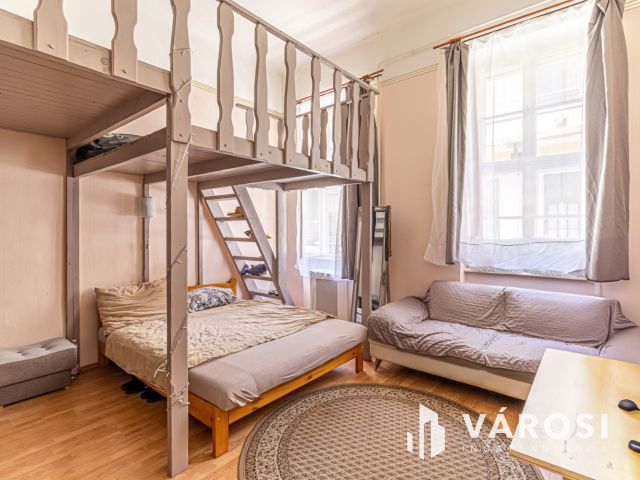 2 szobás (58 m²) költözhető állapotú lakás a Palotanegyedben
