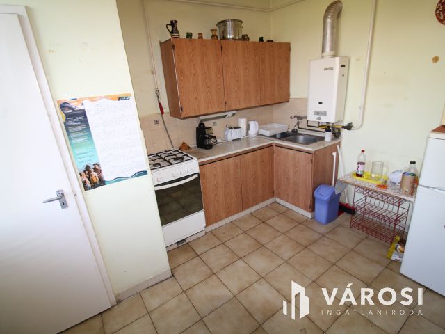 2 szobás, erkélyes, tégla lakás a Budapest körúton.