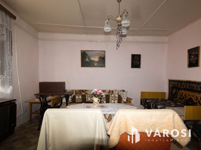 2 szobás családi ház Méhkerék csendes utcájában