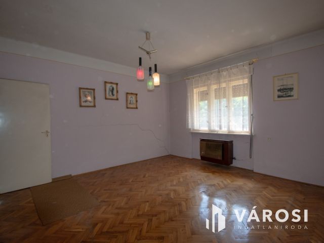 Győr-Szentivánon családi ház, dupla garázzsal