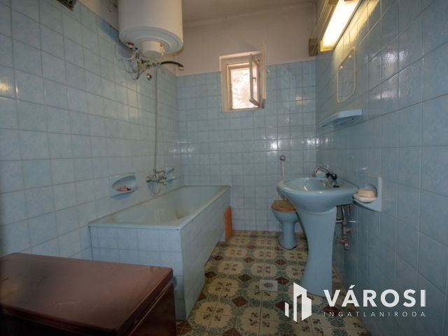Győr-Szentivánon családi ház, dupla garázzsal
