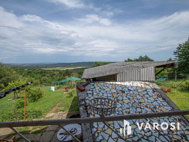 Panorámás zártkerti ingatlan Lentihegyen!