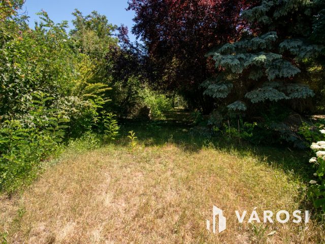 Komárom, Új Monostori hídnál 2160 m²-es GKSZ telek eladó