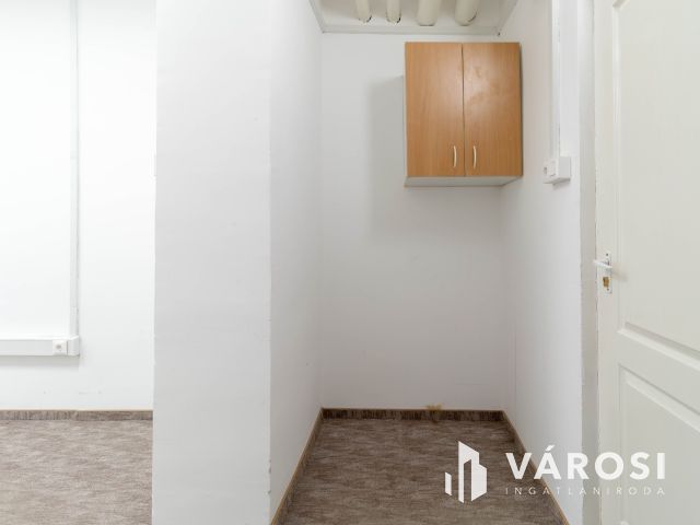 Földszinti, 16 m2-es iroda kiadó Fáy utcai irodaépületben