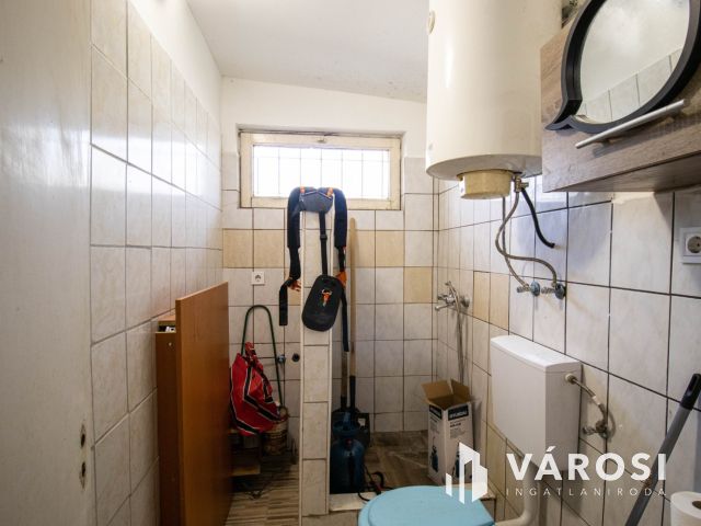 Nagy terasszal eladó kisház Győr Pósdombon