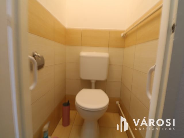 Győr-Marcalváros II-ben részben felújított 3 szobás lakás