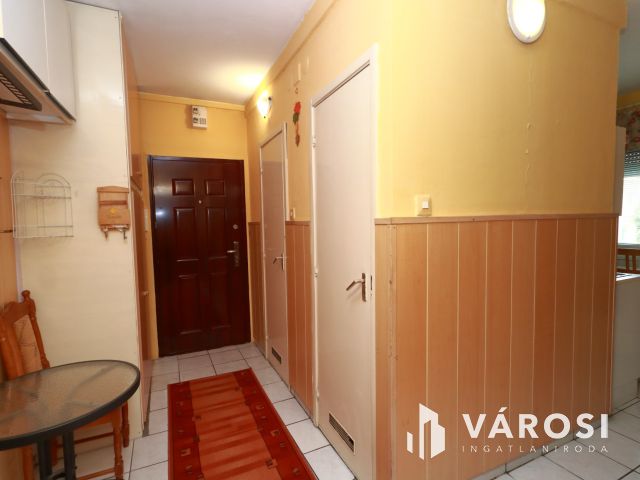 Első emeleti panel lakás eladó