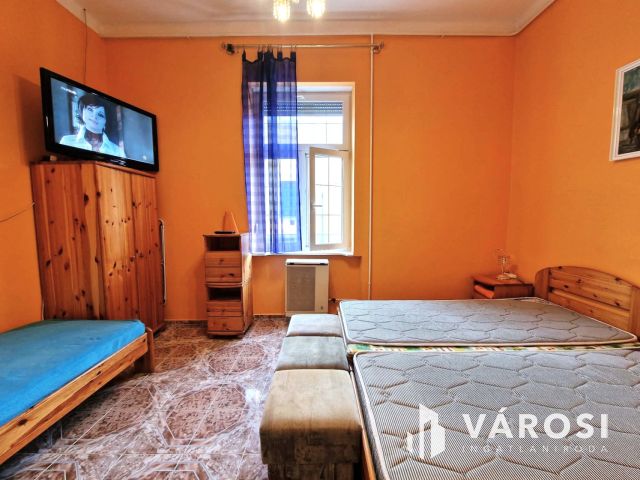 Nagypolgári otthon vagy 4-6 apartmanból álló társasház?