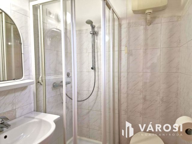 Nagypolgári otthon vagy 4-6 apartmanból álló társasház?