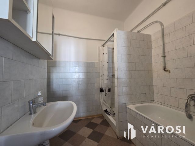 Kedvező árú, kétszobás lakás a Vásártéren