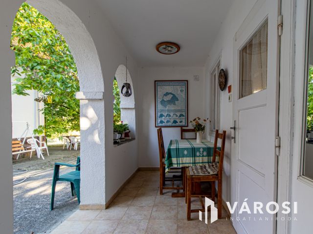 Időtlen stílus és korszerű nyugalom a Balaton mellett