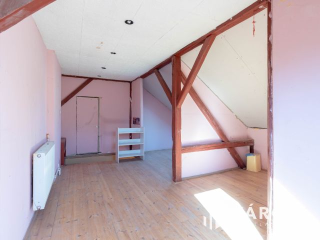 Bókay-kert közelében saját udvarral, garázzsal házrész eladó