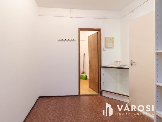 Utcafronti, kirakatos, 55 m2-es üzlet a Béke utca közelében