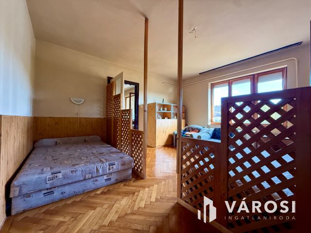 Budapesti úton 2. emeleti, erkélyes lakás eladó!