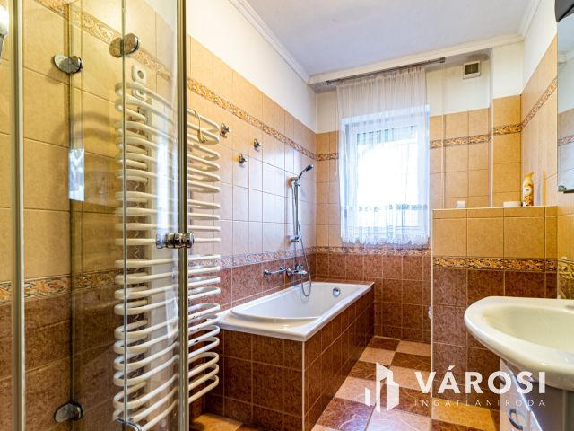 Zöldövezeti nyugalom a városhoz közel Csillaghegyen